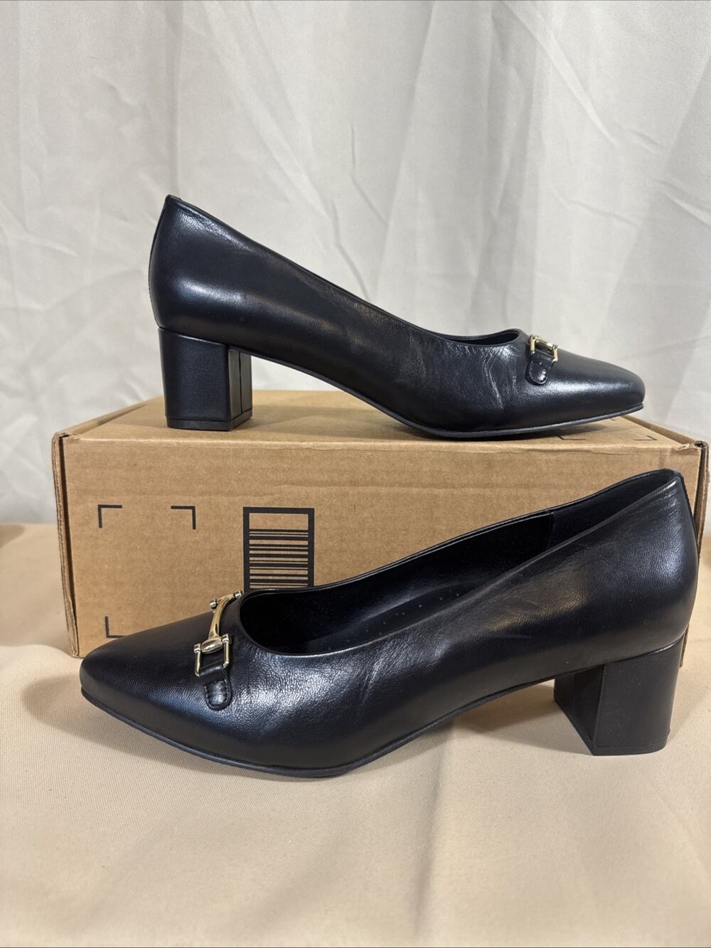 Trotters Kenzie Womens Black Leather Flats Gold Horsebit Pointed Toe Pumps